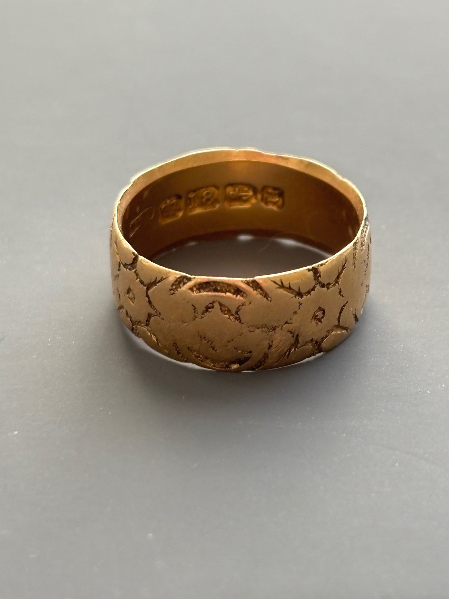 Antique 18k Gold Engraved Band Ring