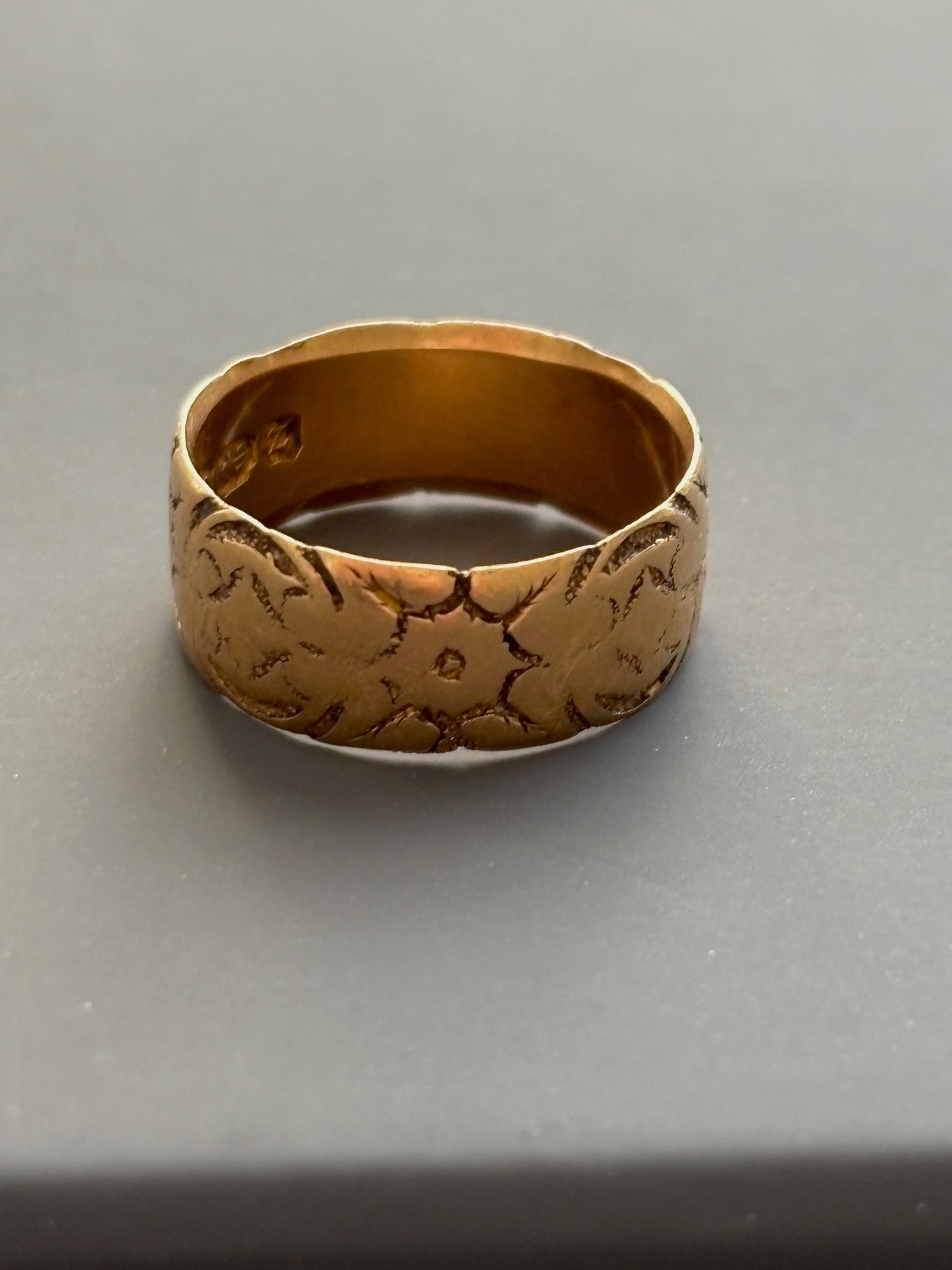 Antique 18k Gold Engraved Band Ring