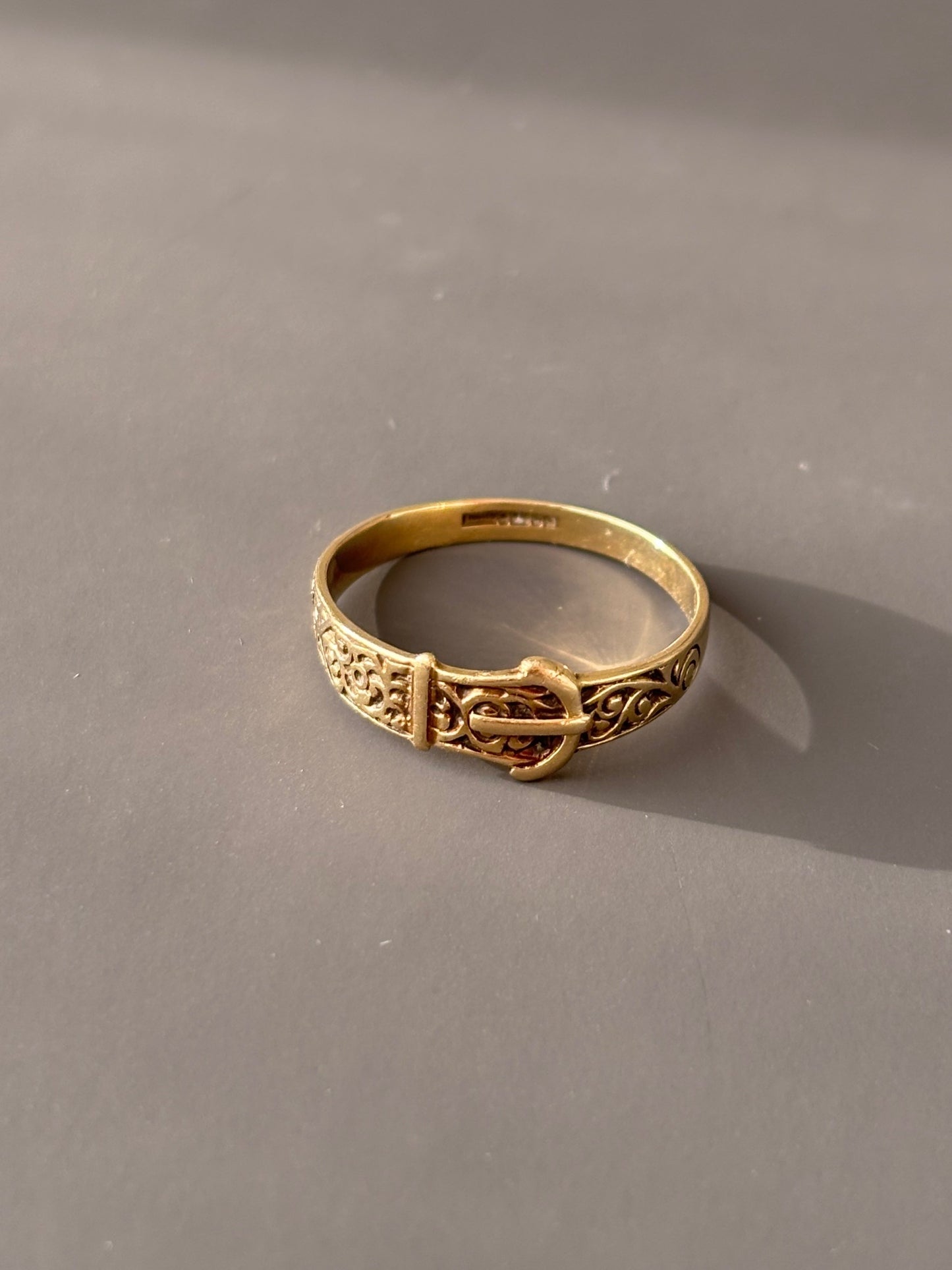 9k Gold Vintage Engraved Buckle Ring