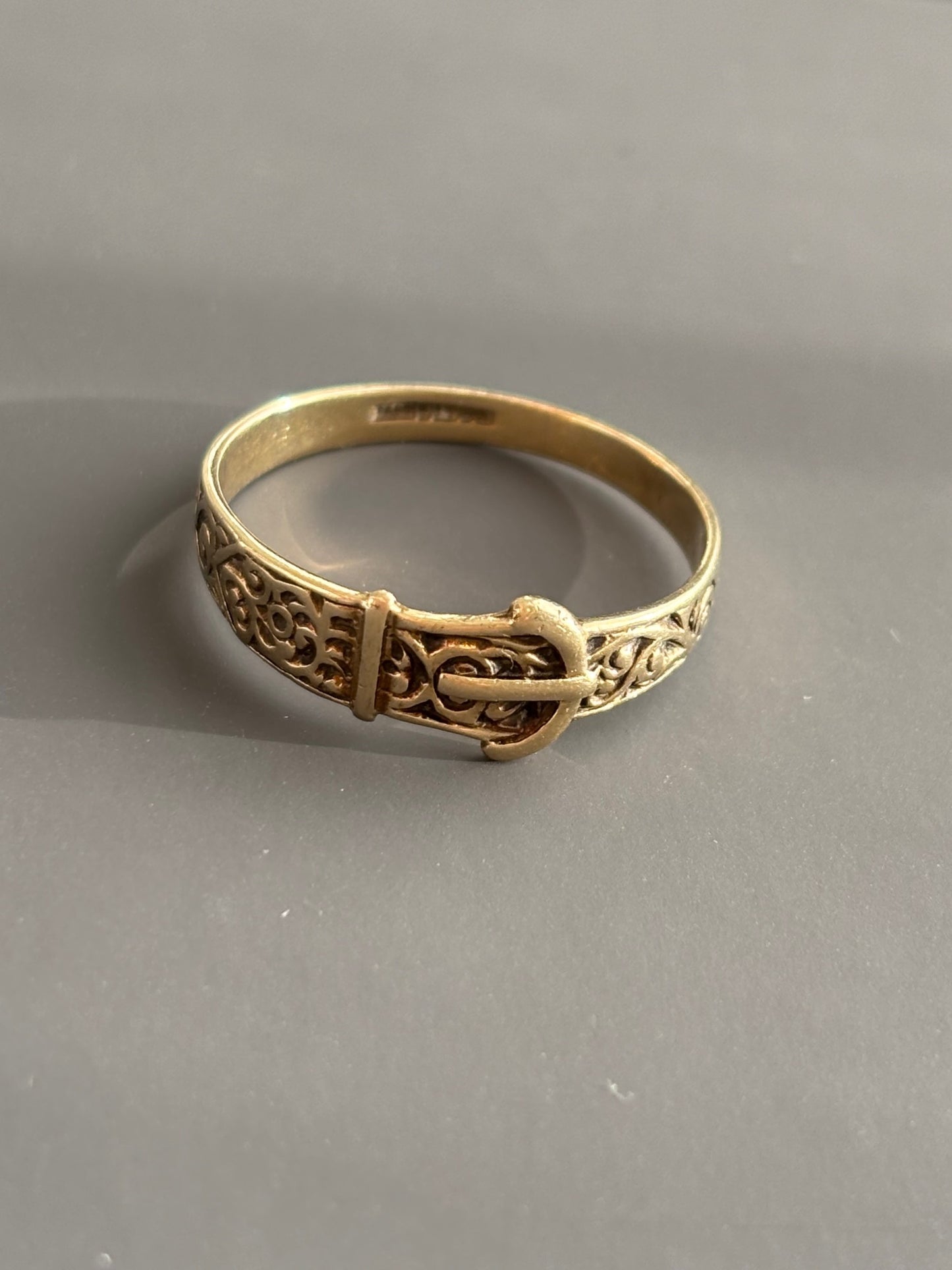 9k Gold Vintage Engraved Buckle Ring