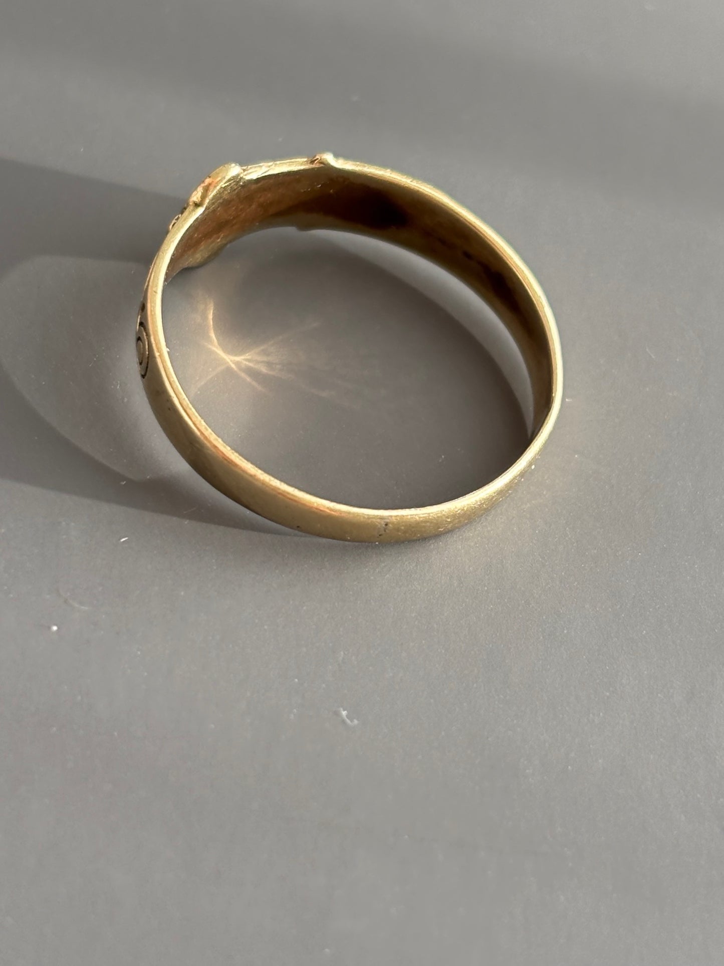 9k Gold Vintage Engraved Buckle Ring