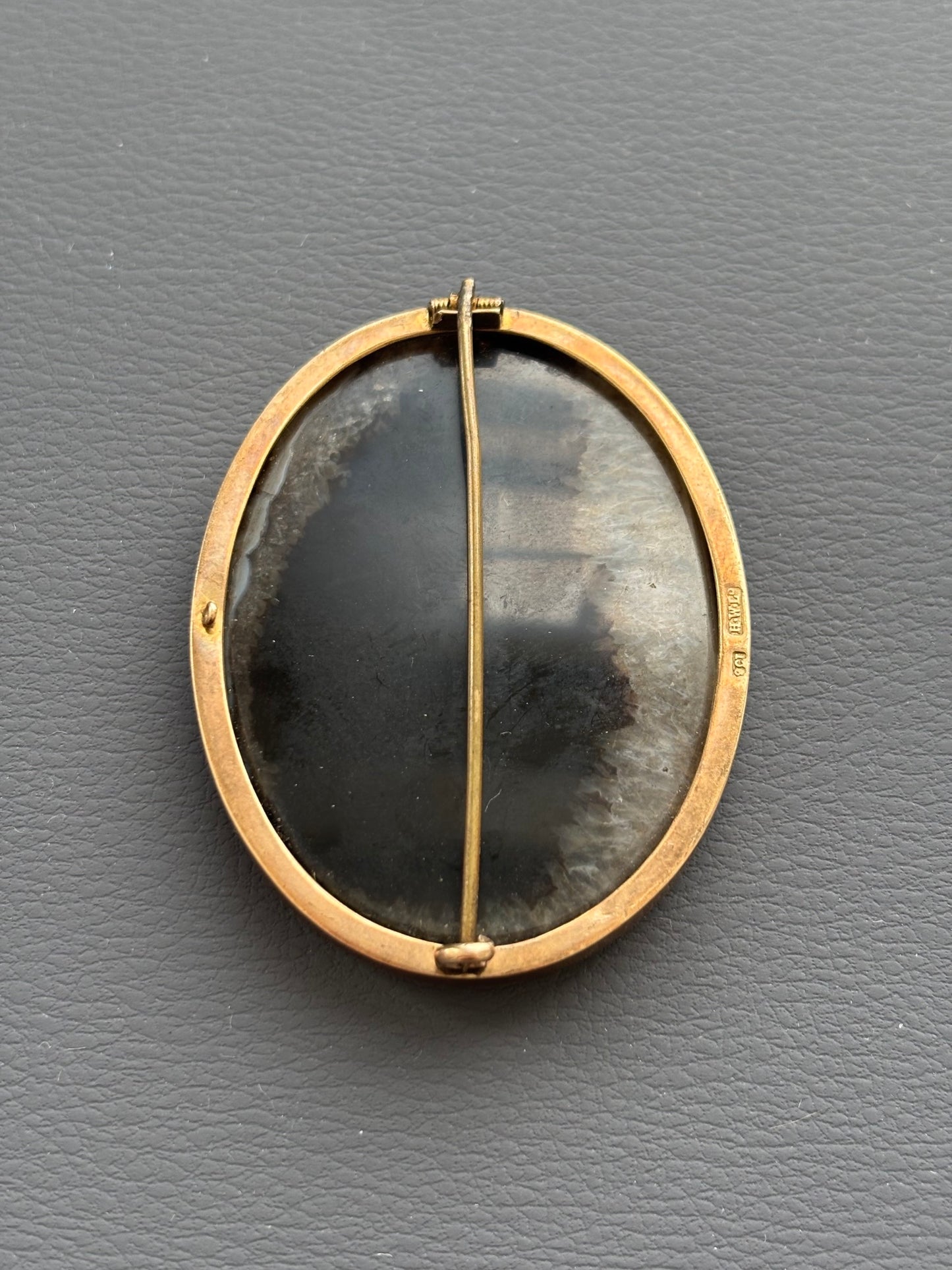 Victorian 9k Gold Banded Agate Brooch