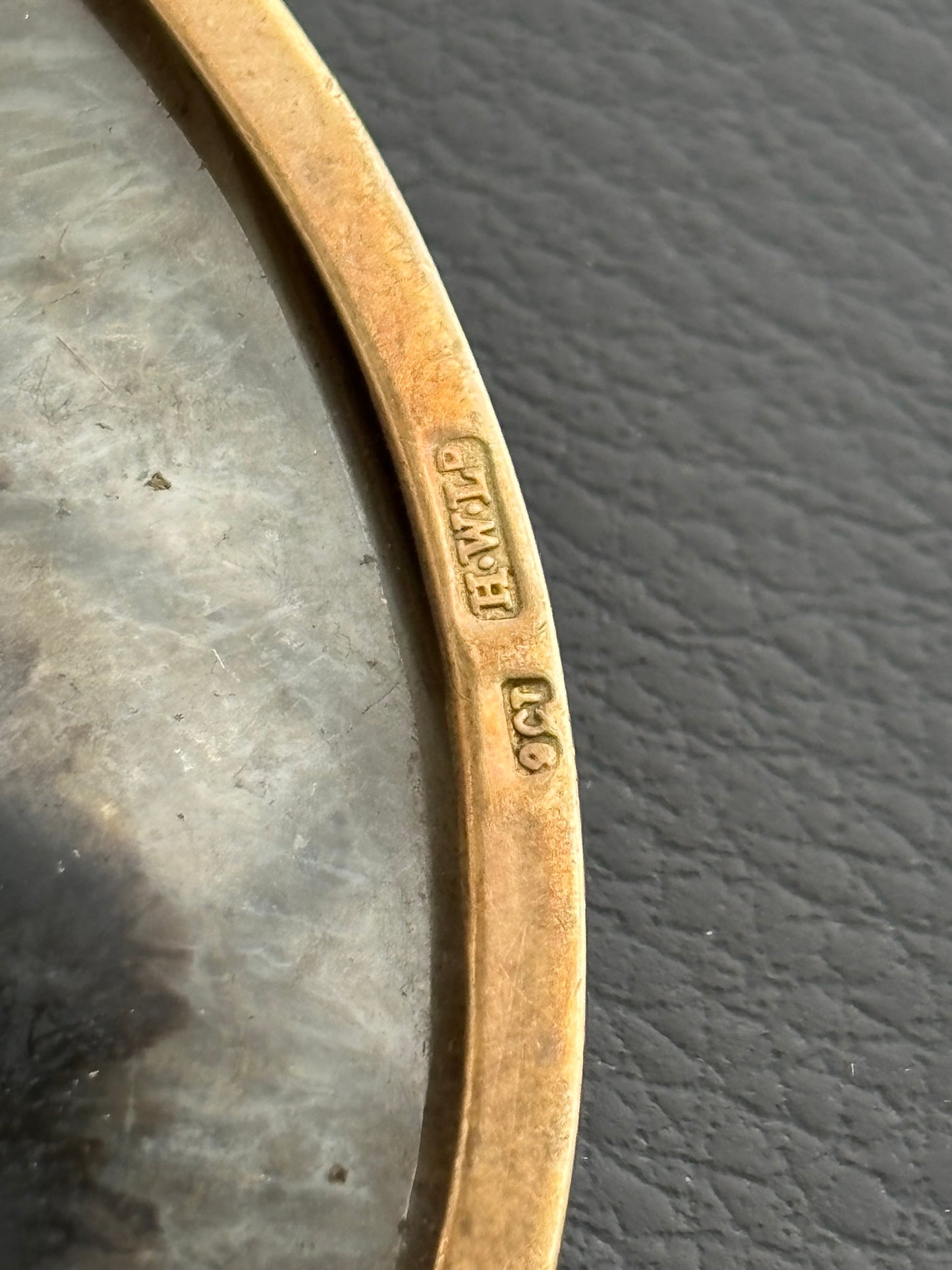 Victorian 9k Gold Banded Agate Brooch