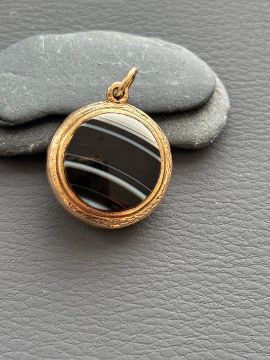 Vintage 9ct Gold Banded Agate Pendant