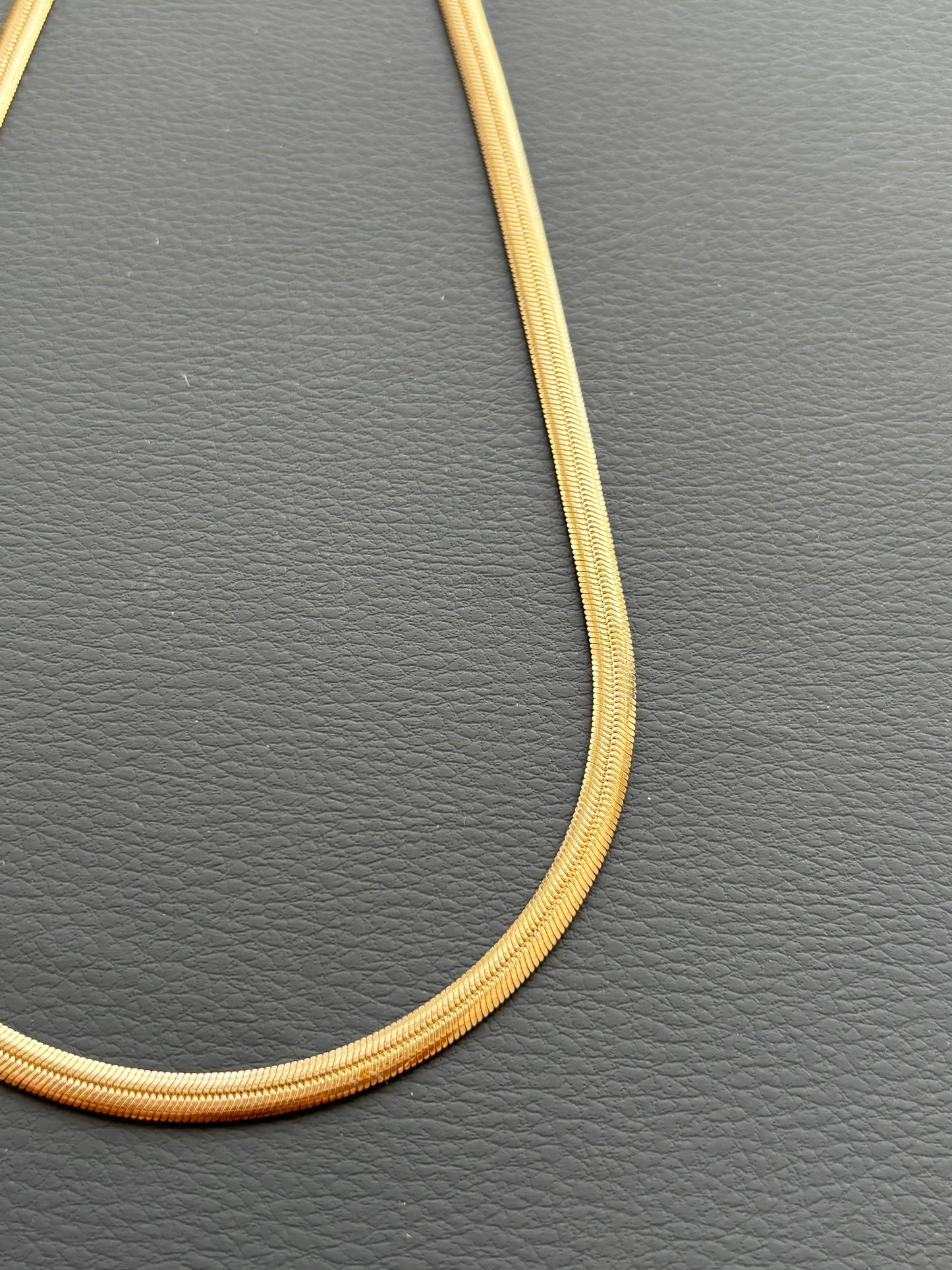 Vintage 9k Gold Flat Herringbone Necklace