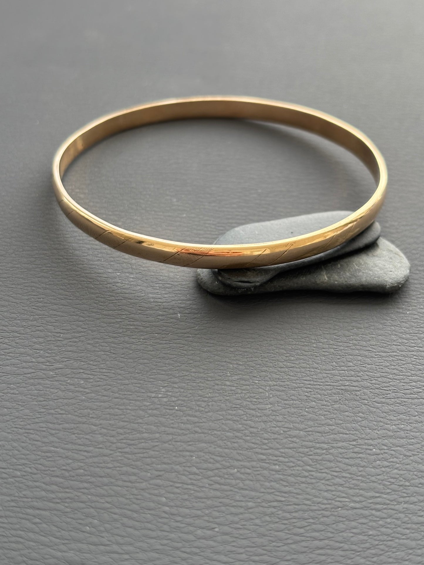 9k Gold Solid Bangle 1994