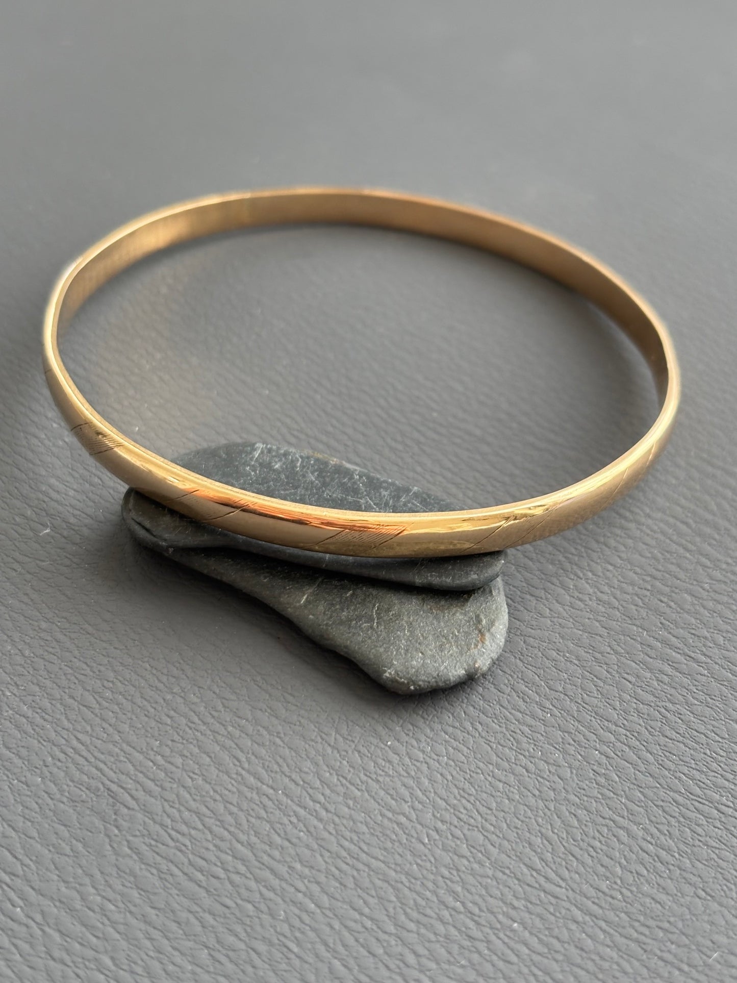 9k Gold Solid Bangle 1994
