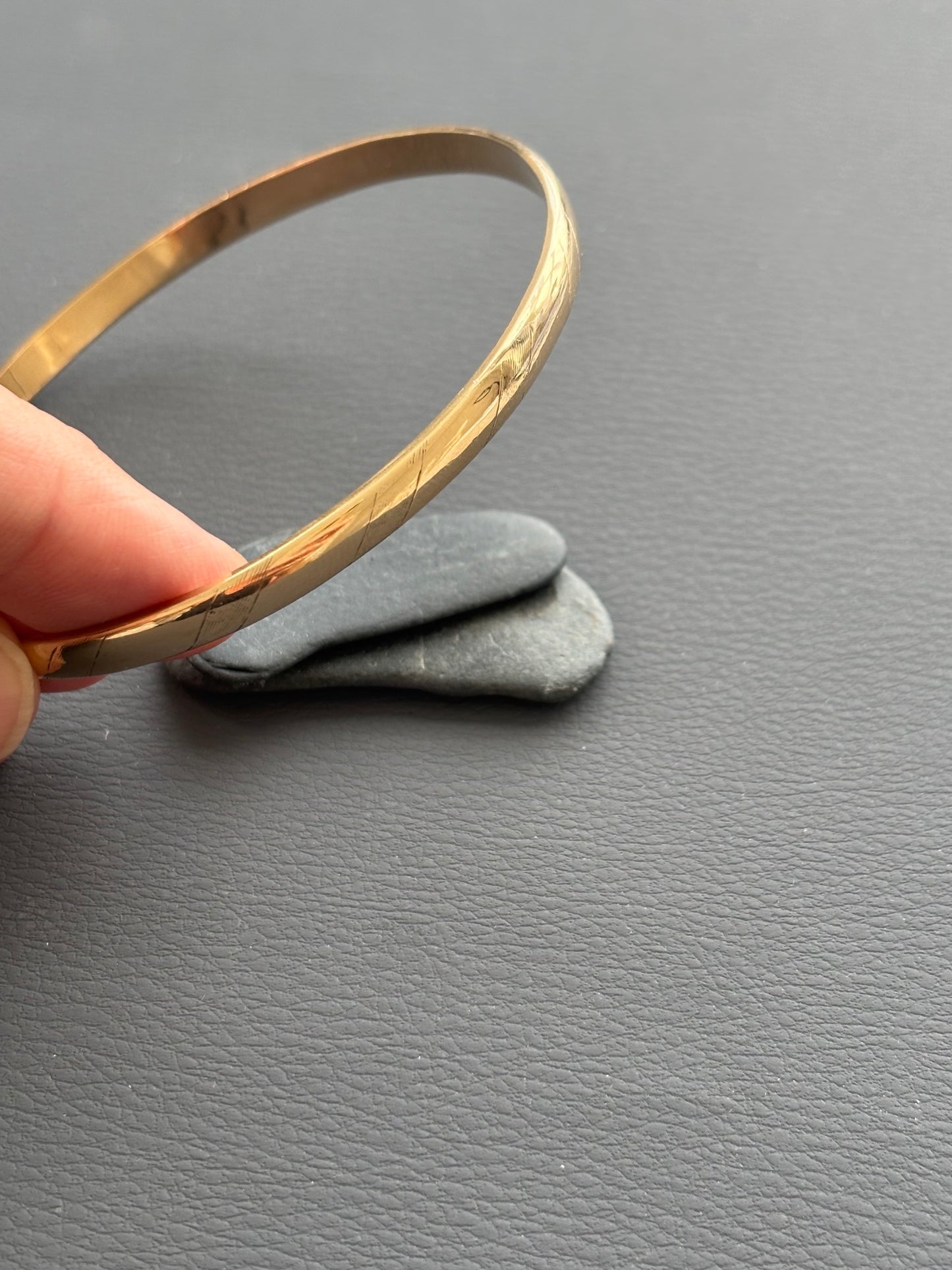9k Gold Solid Bangle 1994