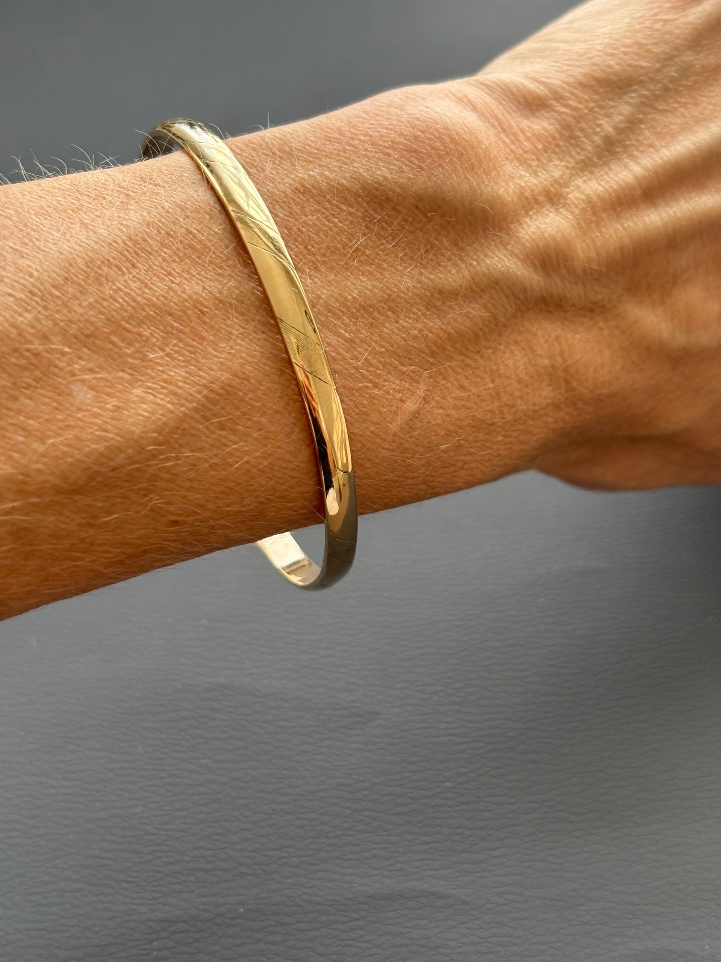 9k Gold Solid Bangle 1994