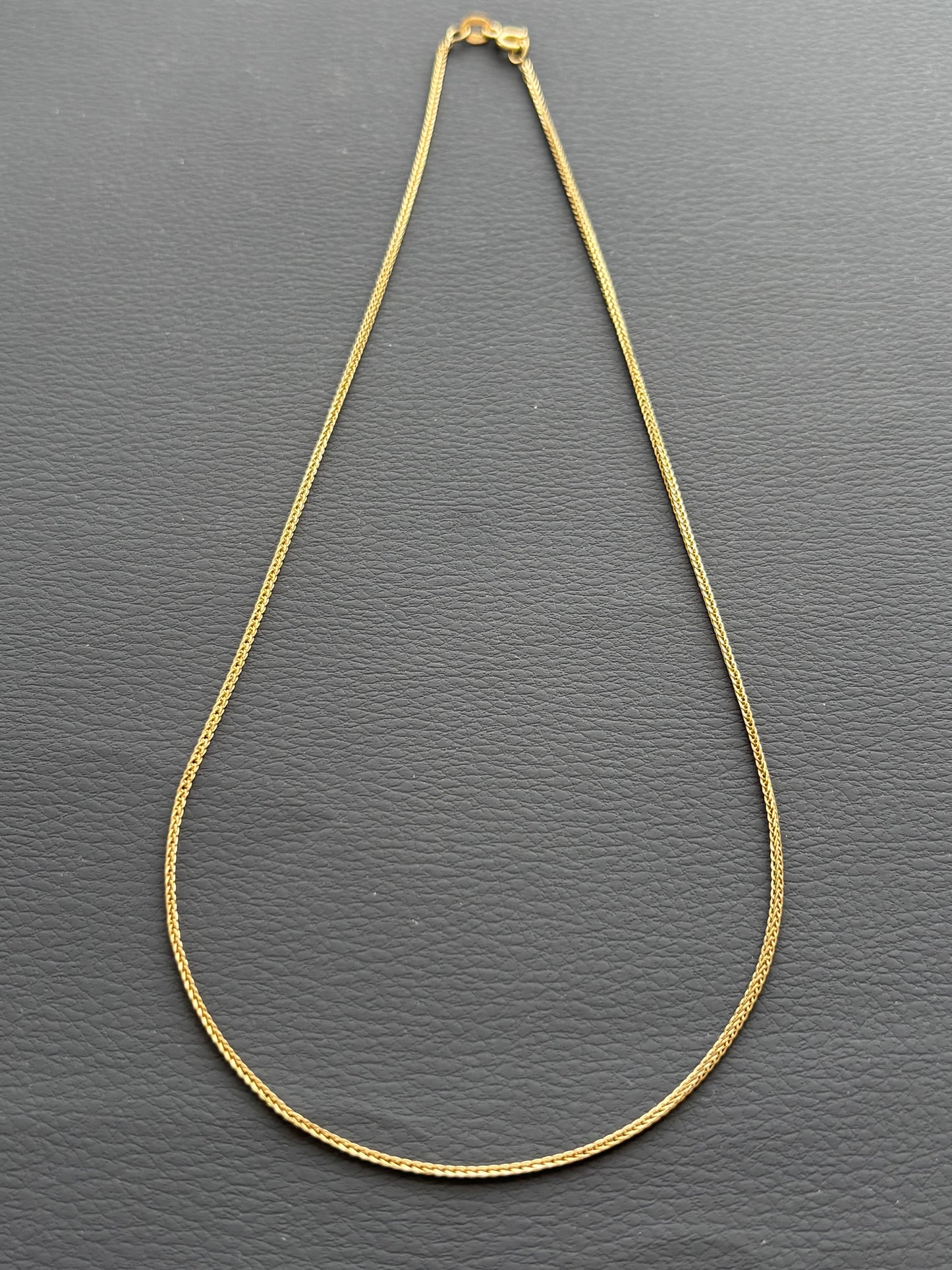 Vintage 18k Gold Fine Herringbone Chain