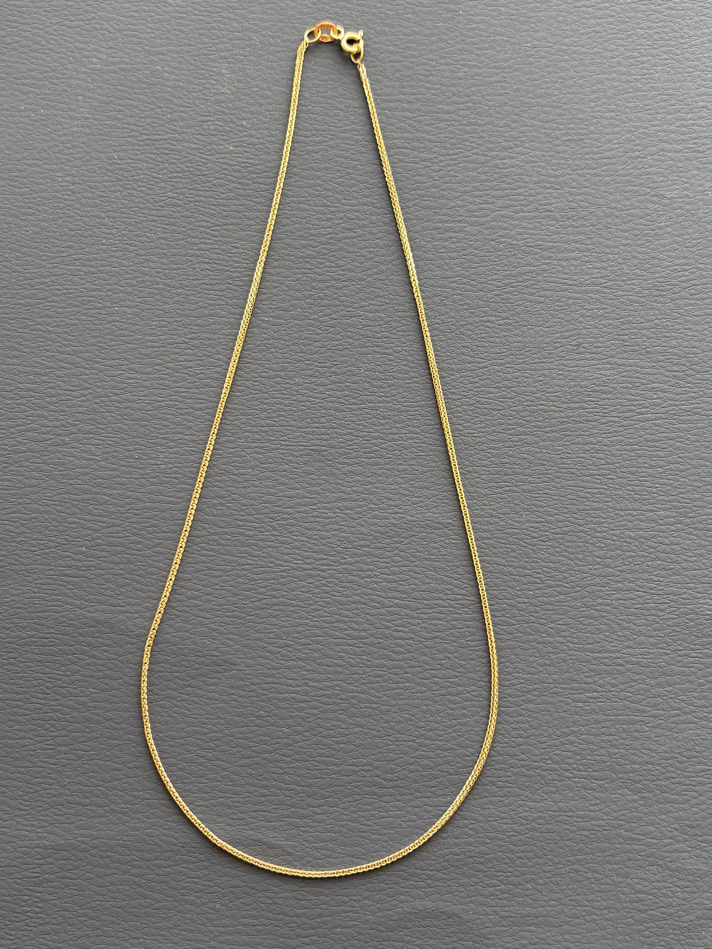 Vintage 18k Gold Fine Herringbone Chain