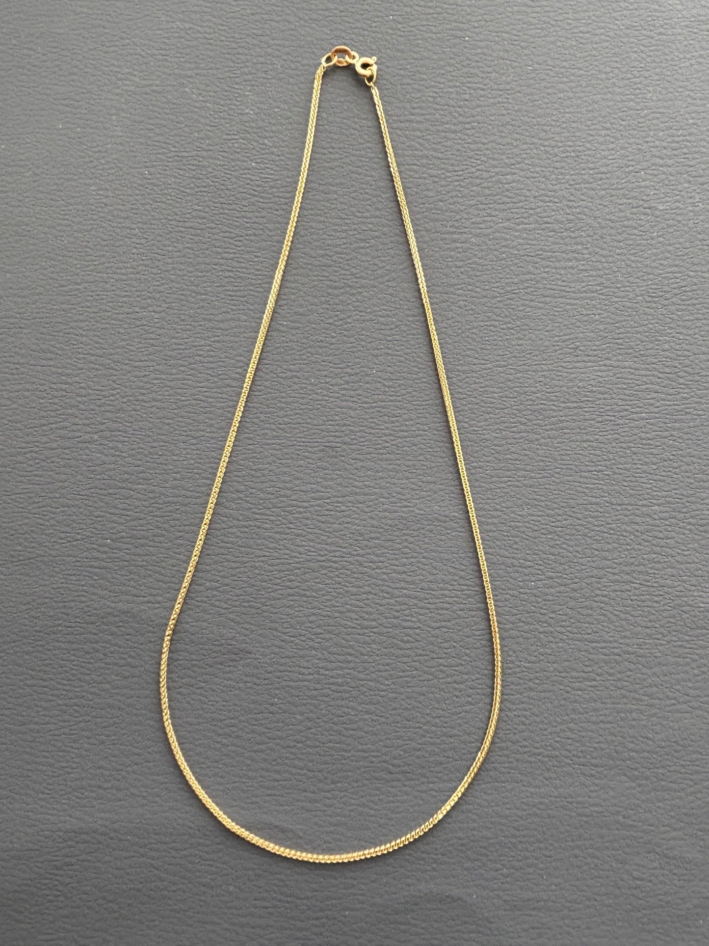 Vintage 18k Gold Fine Herringbone Chain