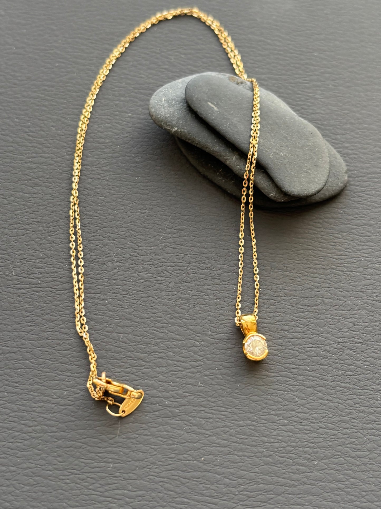 18k Gold Floating Diamond Necklace