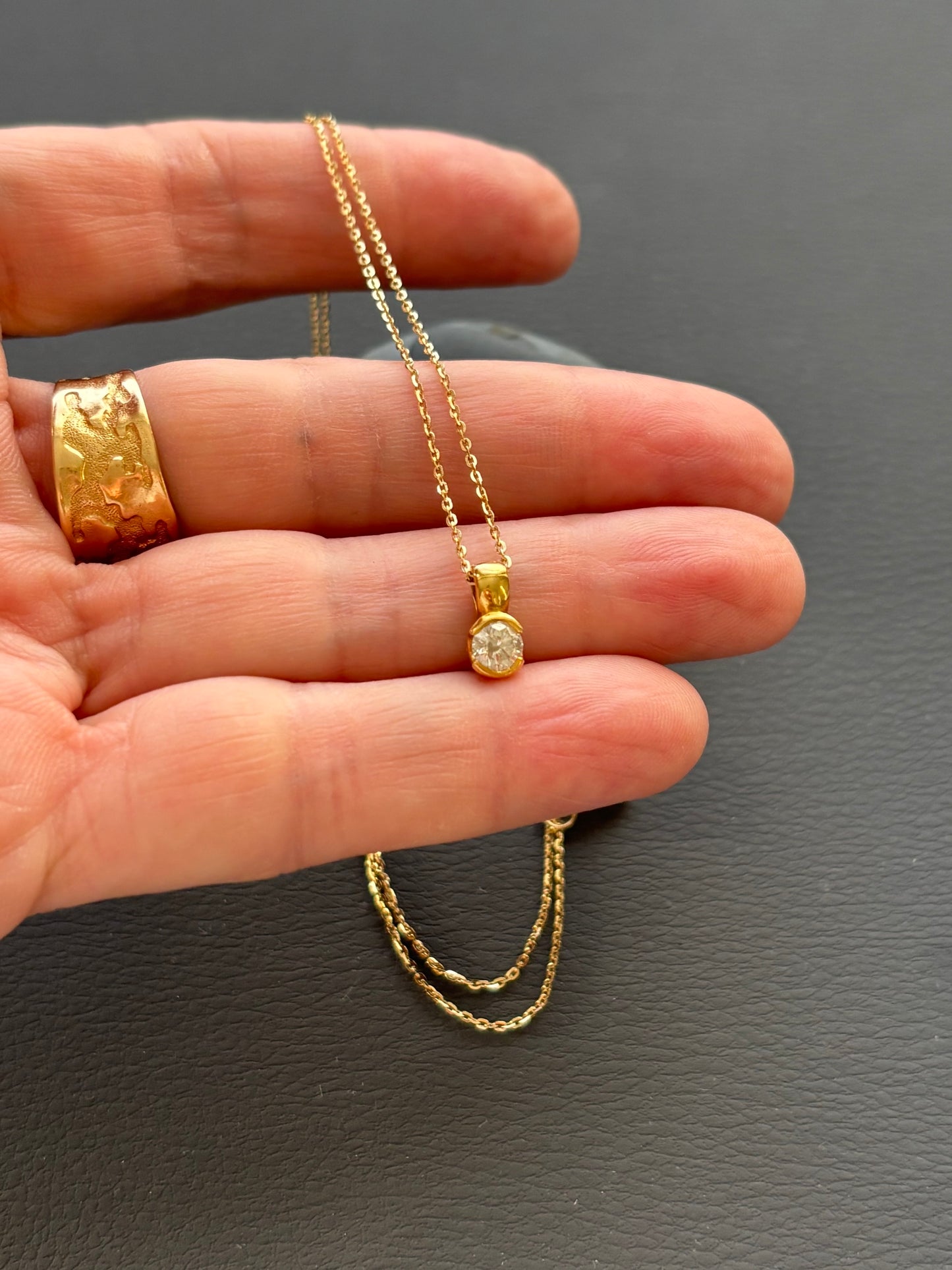 18k Gold Floating Diamond Necklace