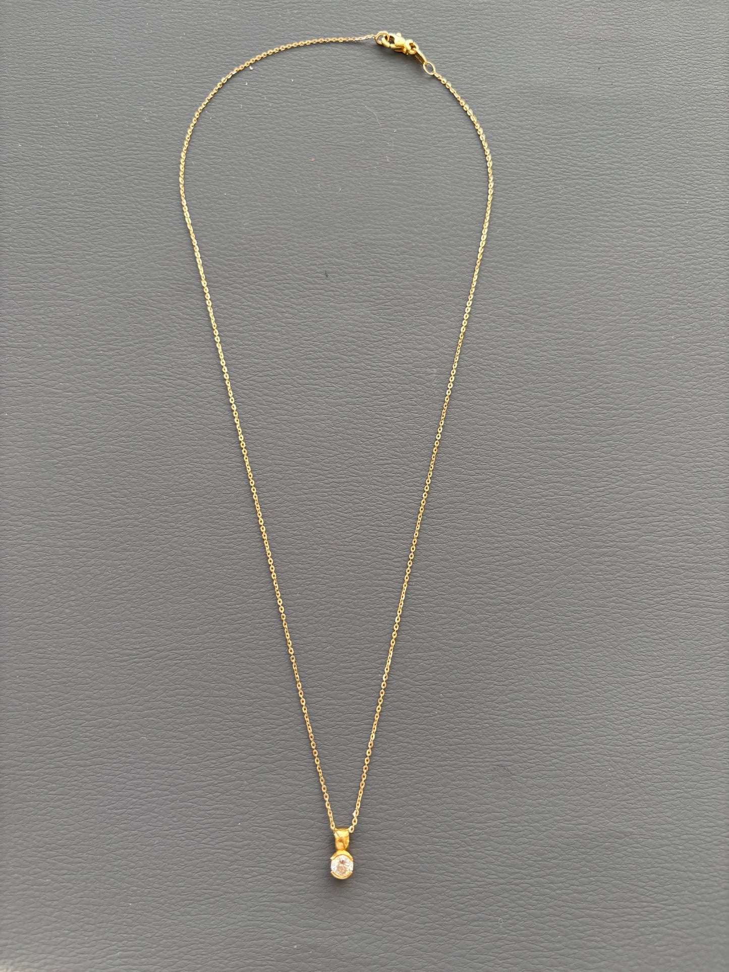 18k Gold Floating Diamond Necklace