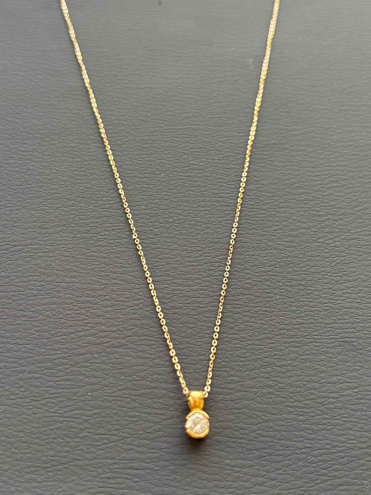 18k Gold Floating Diamond Necklace