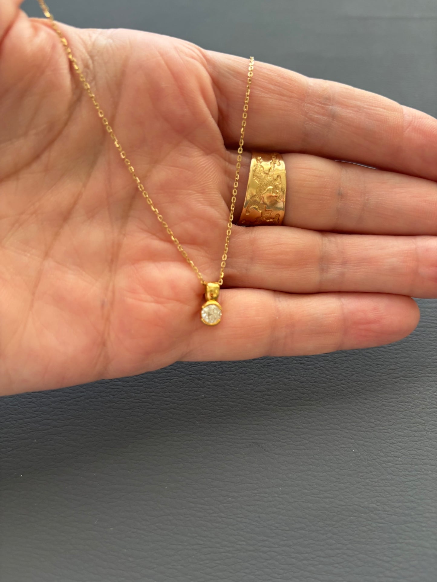 18k Gold Floating Diamond Necklace