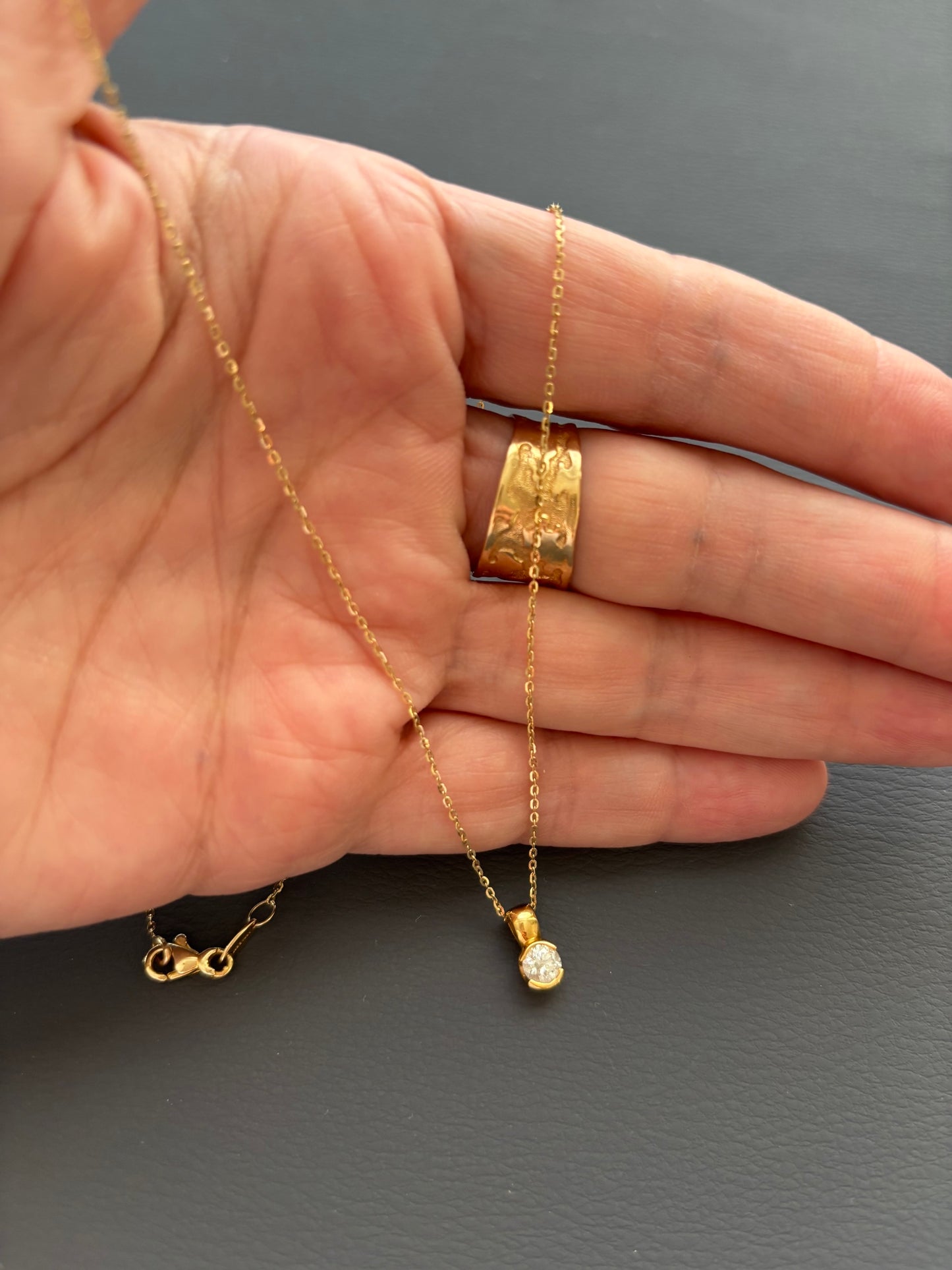 18k Gold Floating Diamond Necklace