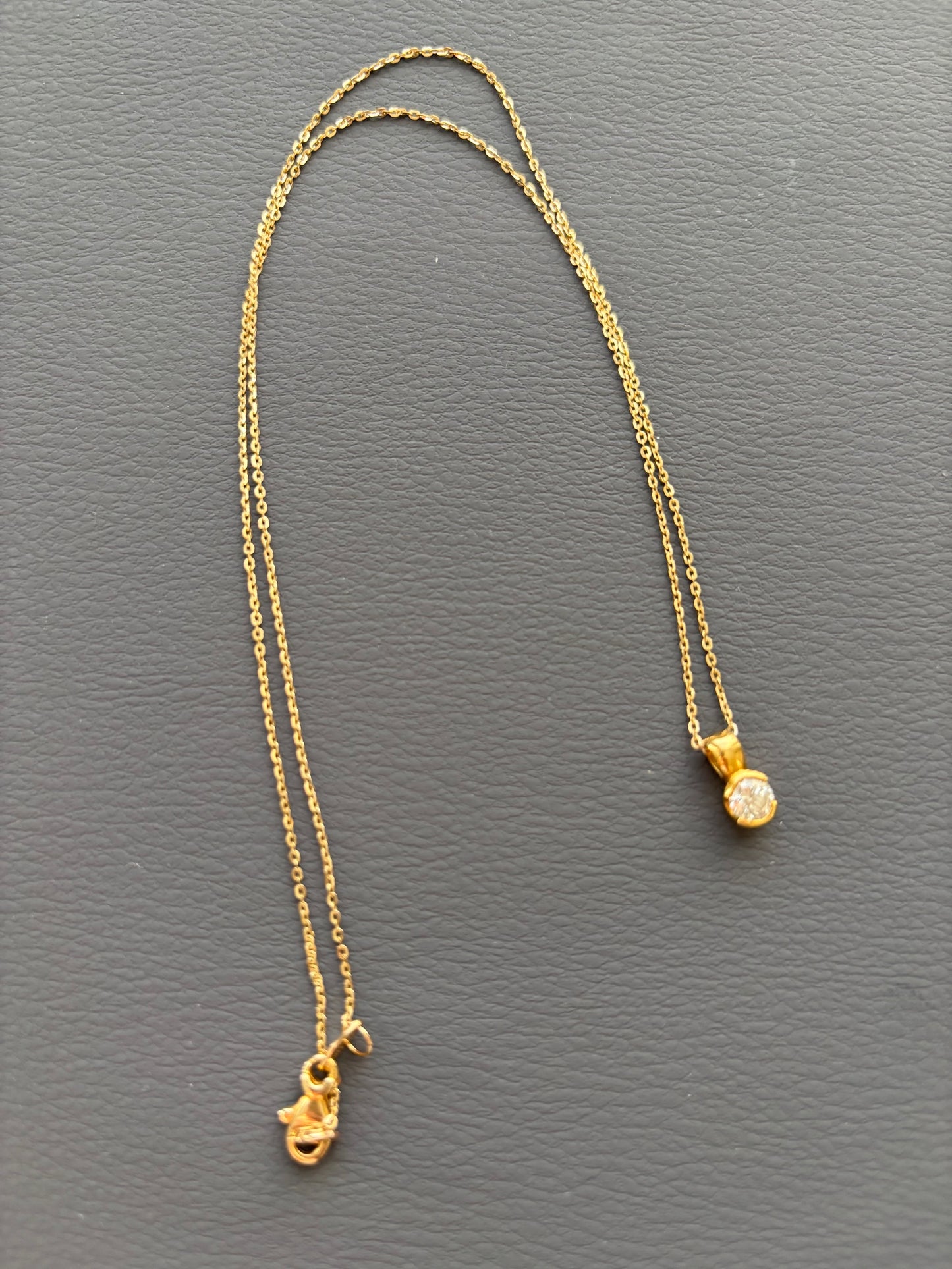 18k Gold Floating Diamond Necklace