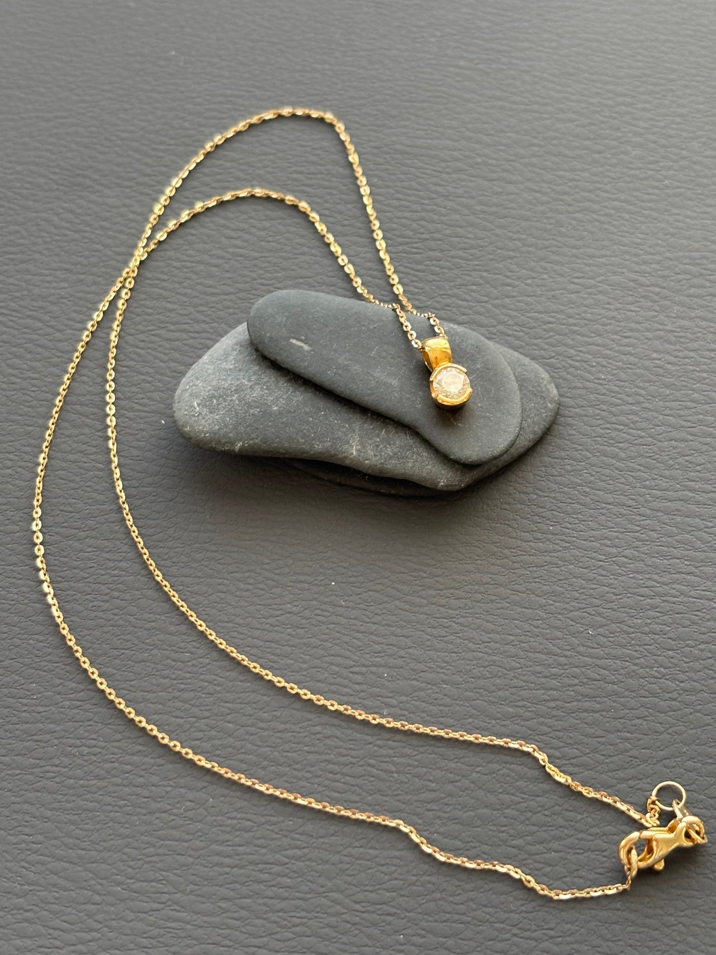 18k Gold Floating Diamond Necklace