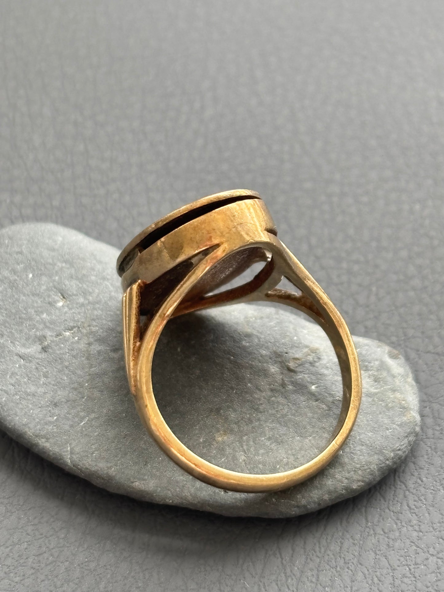 Vintage 9k Gold Engraved Locket Ring