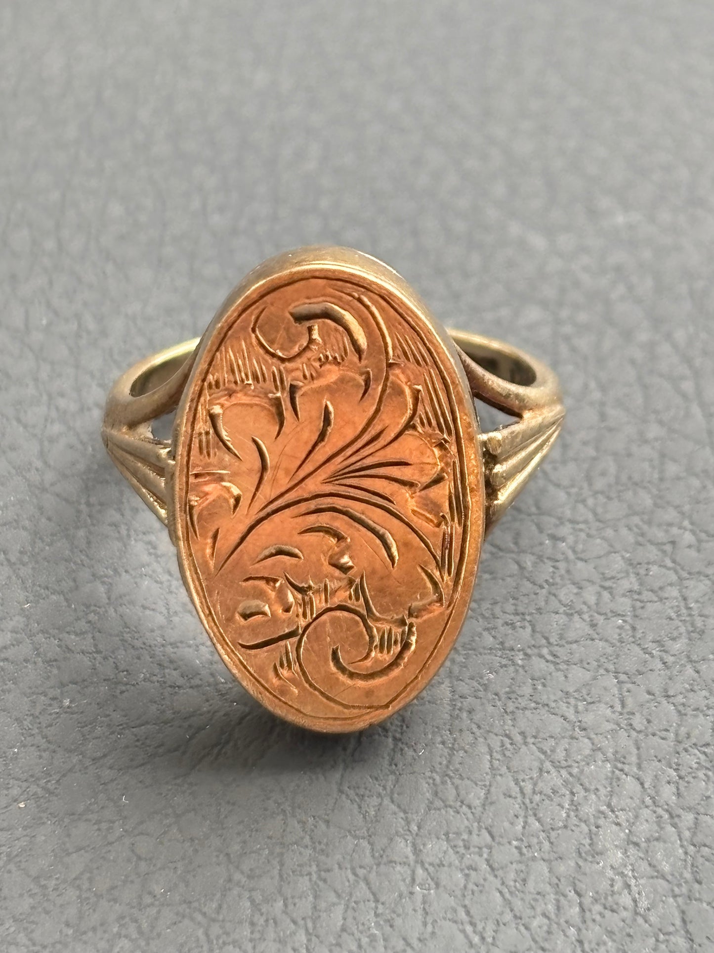 Vintage 9k Gold Engraved Locket Ring