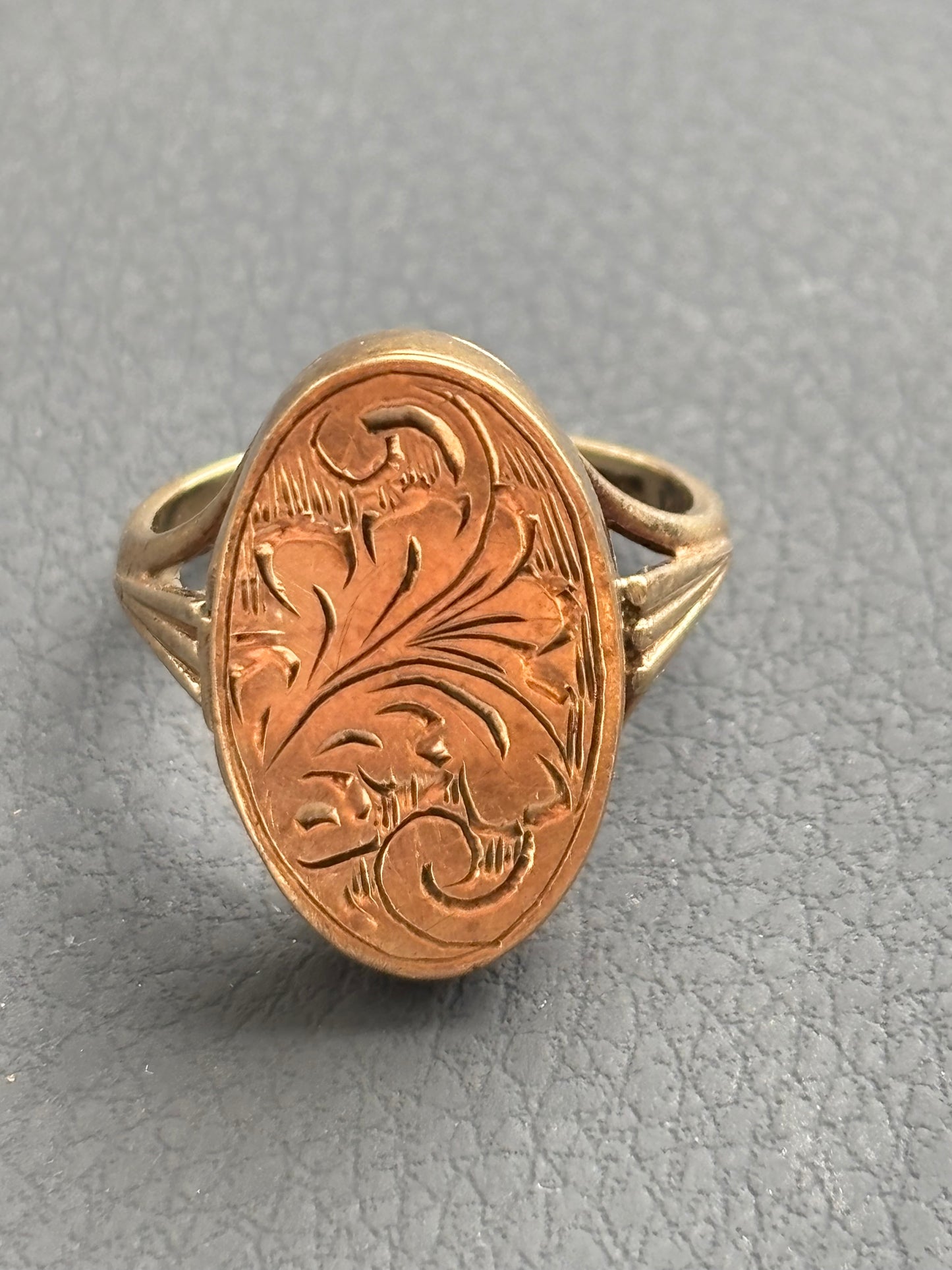 Vintage 9k Gold Engraved Locket Ring