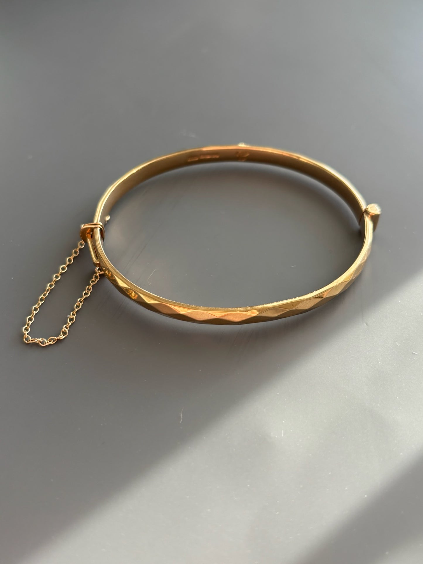 Elegant 9k Gold Solid Faceted Surface Bangle / Bracelet w/ Hinge and Clasp