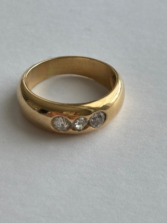 18k Gold and 3 Diamond Donut Style Ring