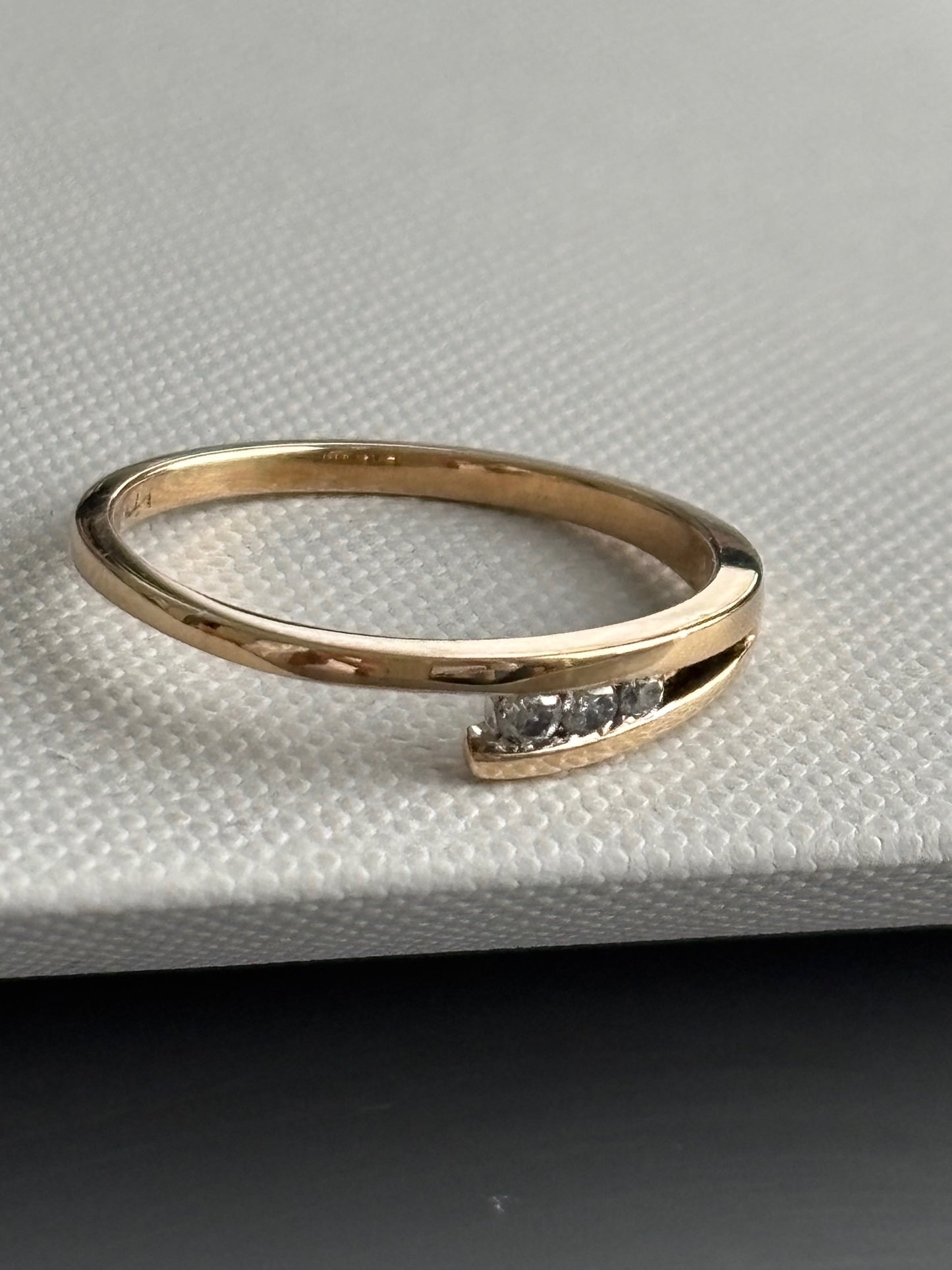 Vintage 9k Gold Tension Set Diamond Ring