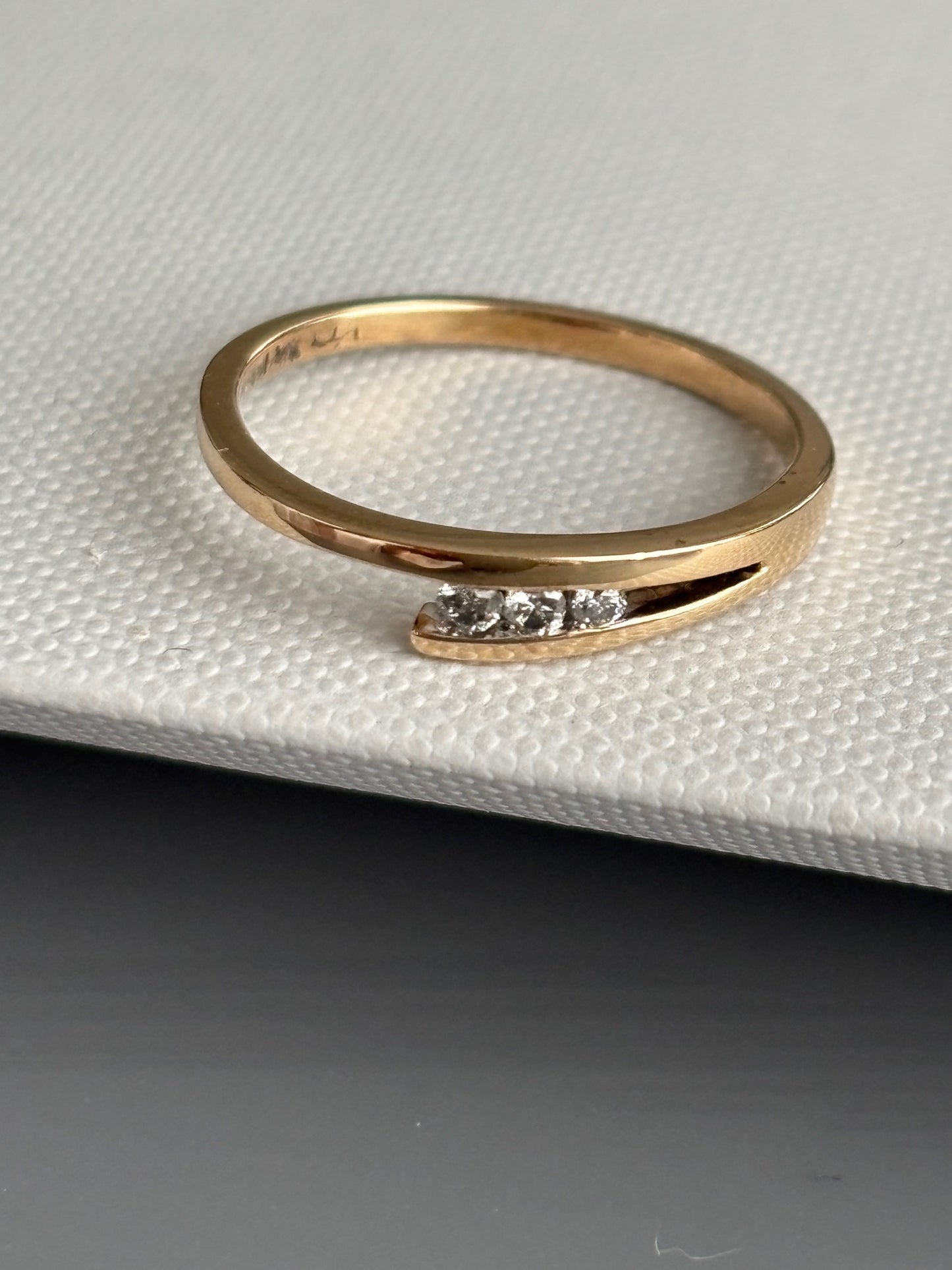 Vintage 9k Gold Tension Set Diamond Ring