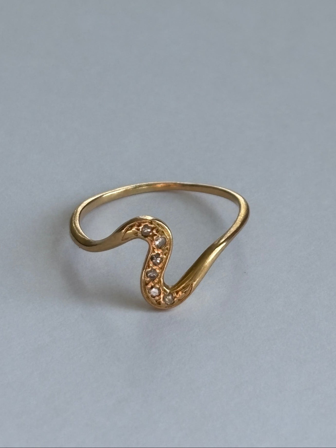 French Diamond Wave 18k Gold Diamond Ring