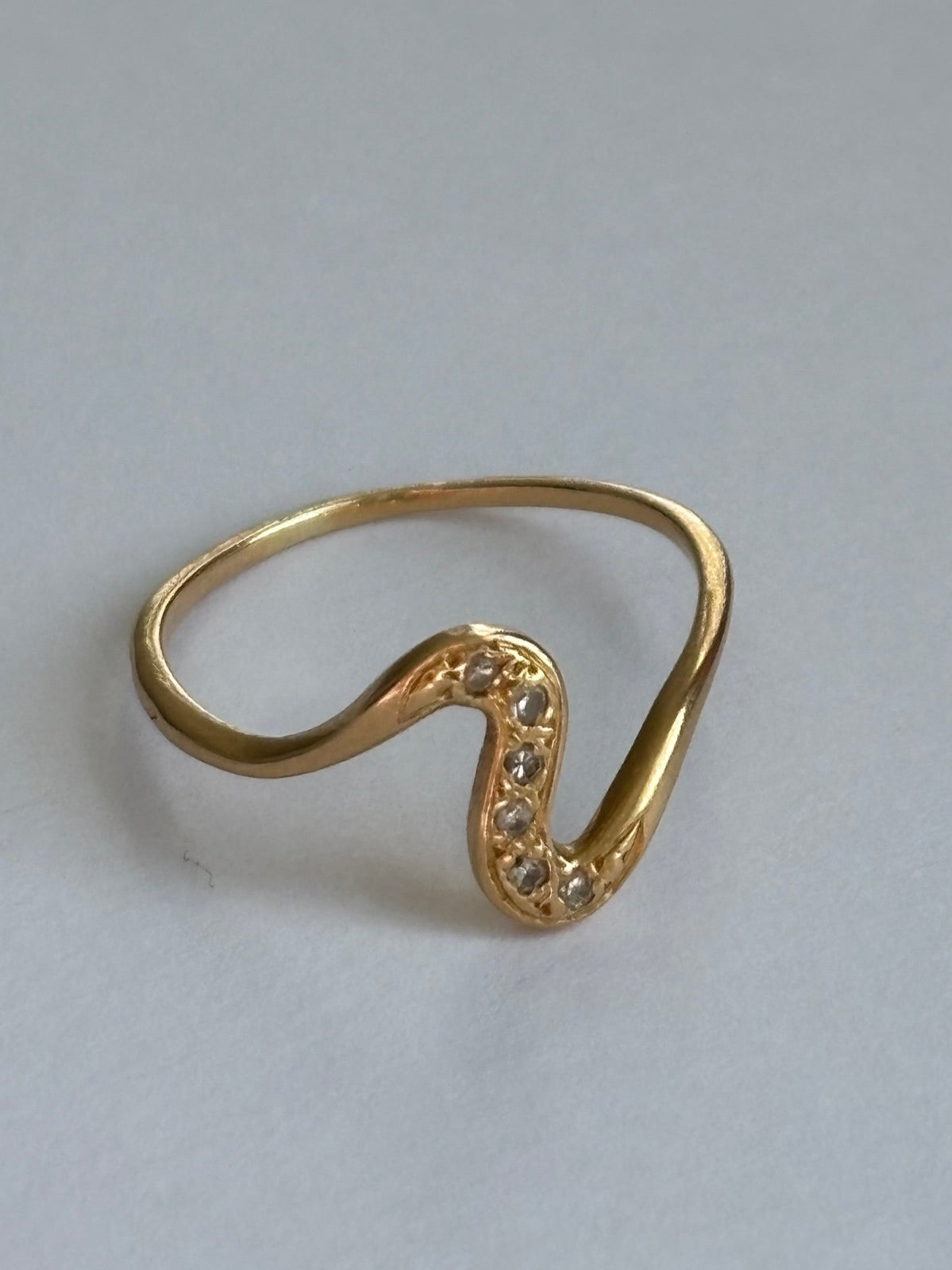 French Diamond Wave 18k Gold Diamond Ring