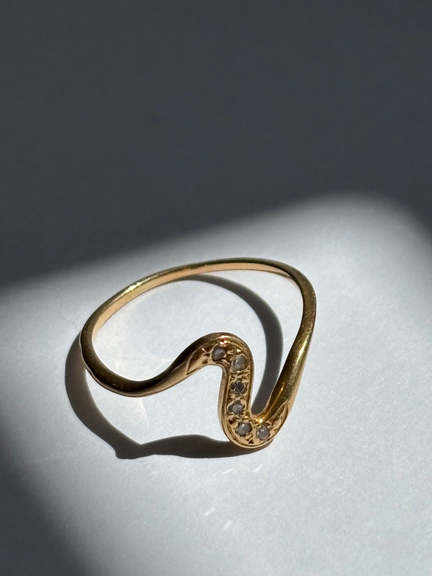 French Diamond Wave 18k Gold Diamond Ring