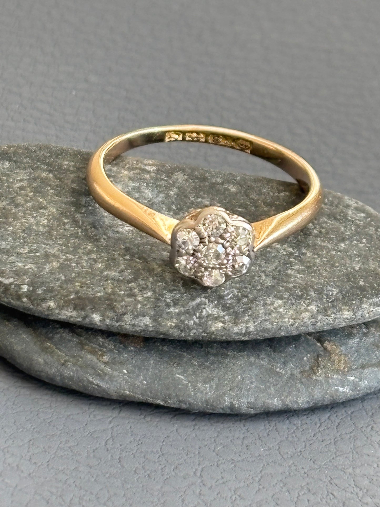 18k Gold & Diamond Vintage Flower Ring
