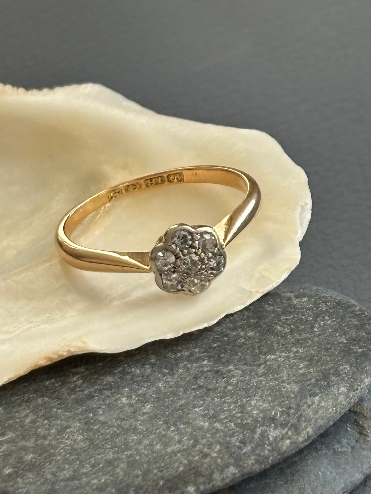 18k Gold & Diamond Vintage Flower Ring