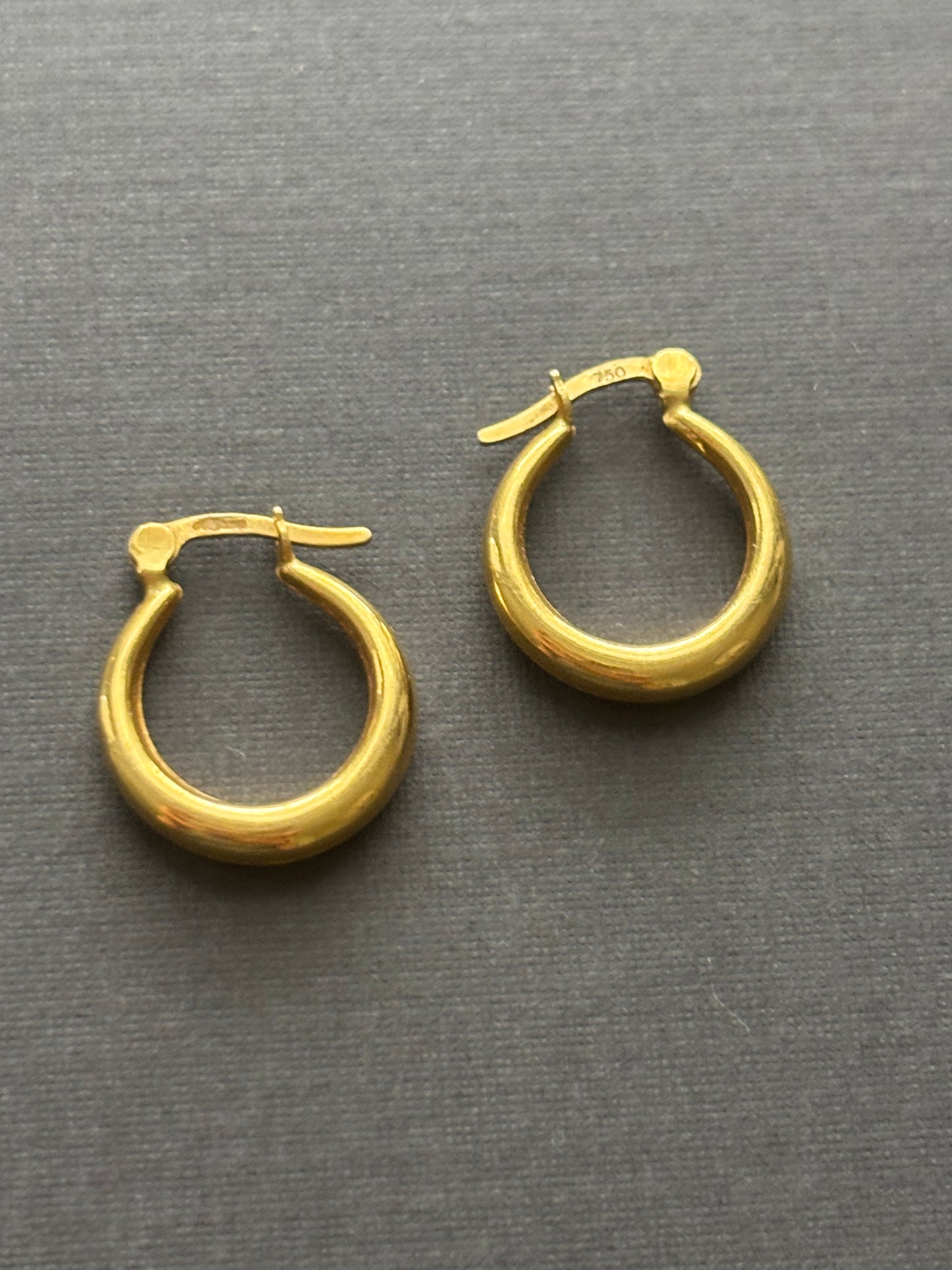 Vintage 18k Gold Hoop Earrings