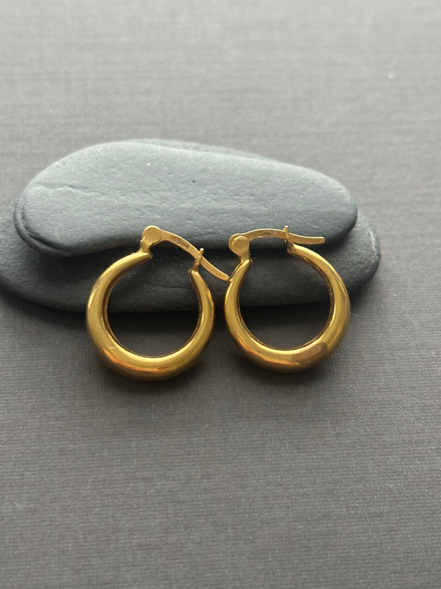 Vintage 18k Gold Hoop Earrings