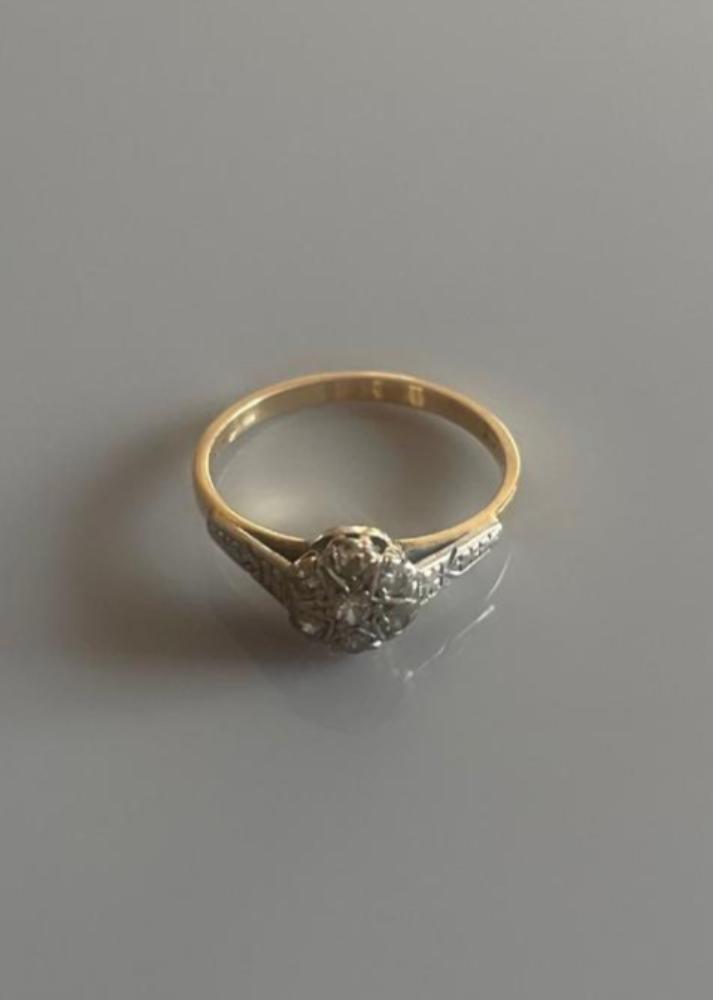 Antique 18ct / 18k Gold and Diamond Star Set Ring