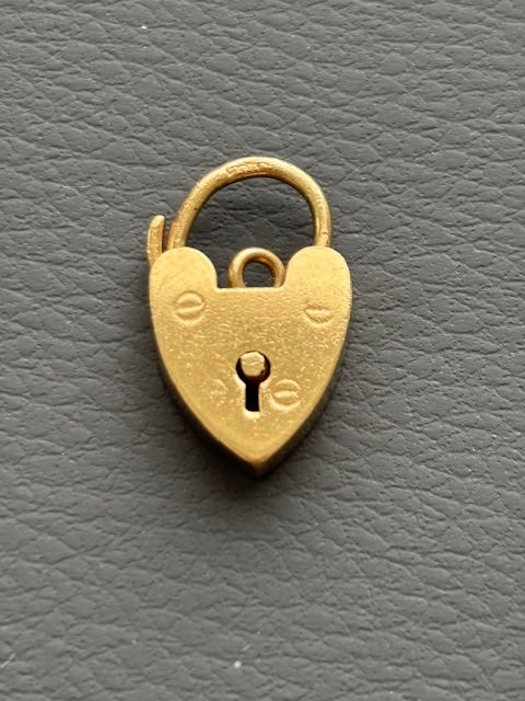 9k gold Vintage Heart Padlock / Pendant / Charm