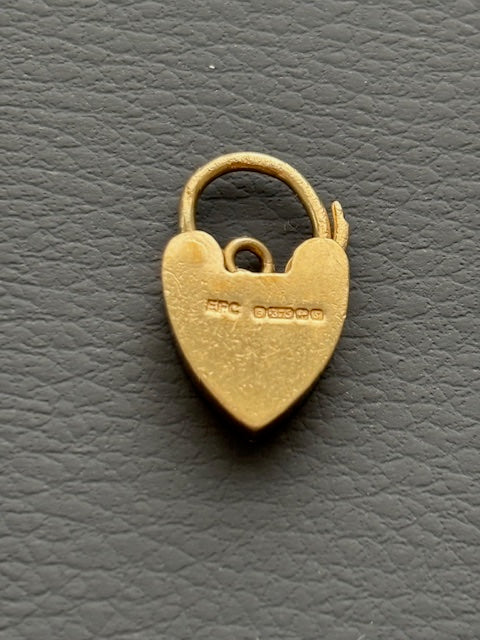 9k gold Vintage Heart Padlock / Pendant / Charm