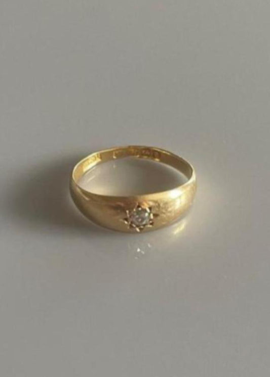 Victorian 18ct Gold and Old Mine Cut Diamond Gypset / Starset Ring