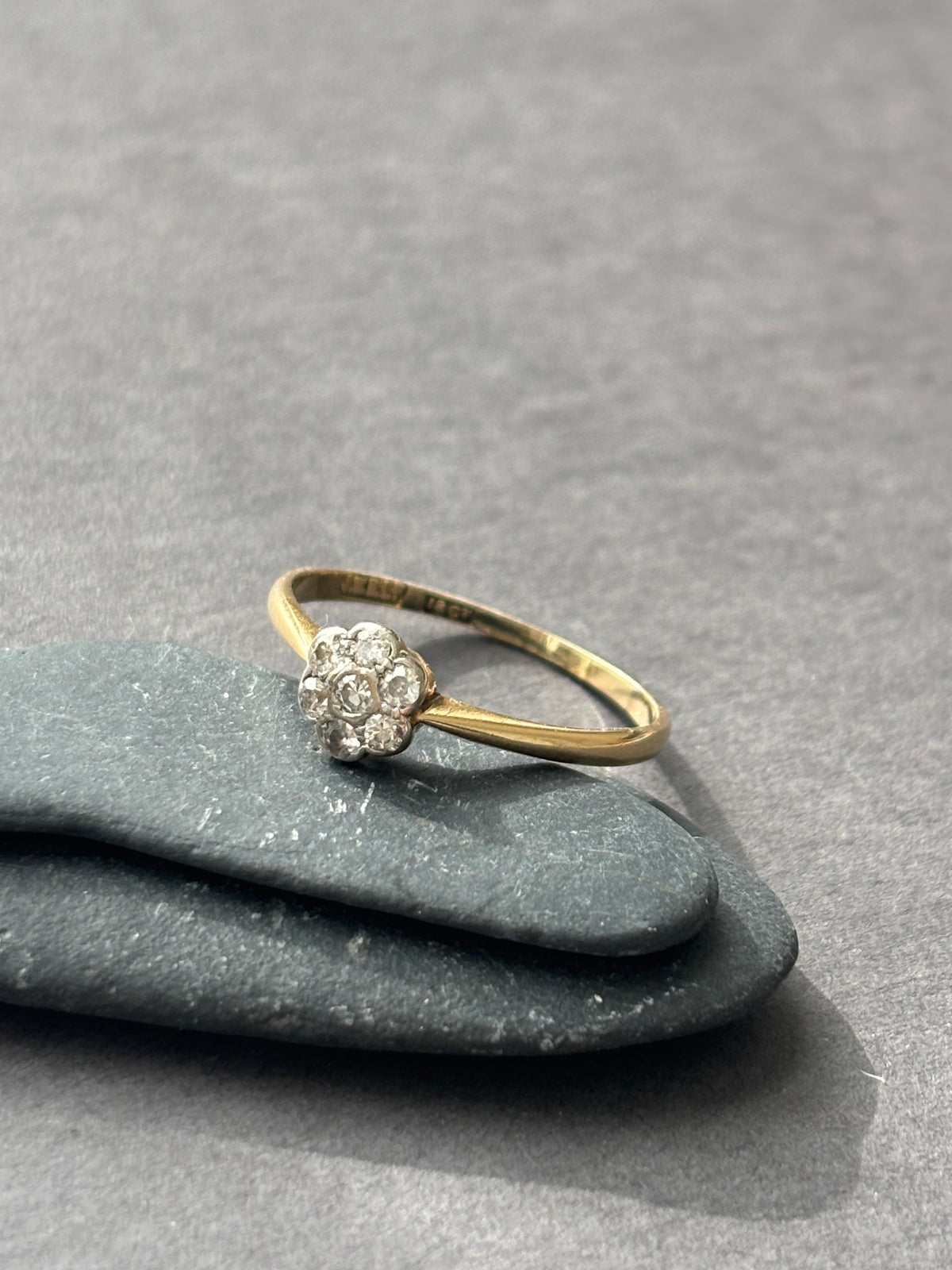 Vintage 18k Gold Old Cut Diamond Daisy Ring