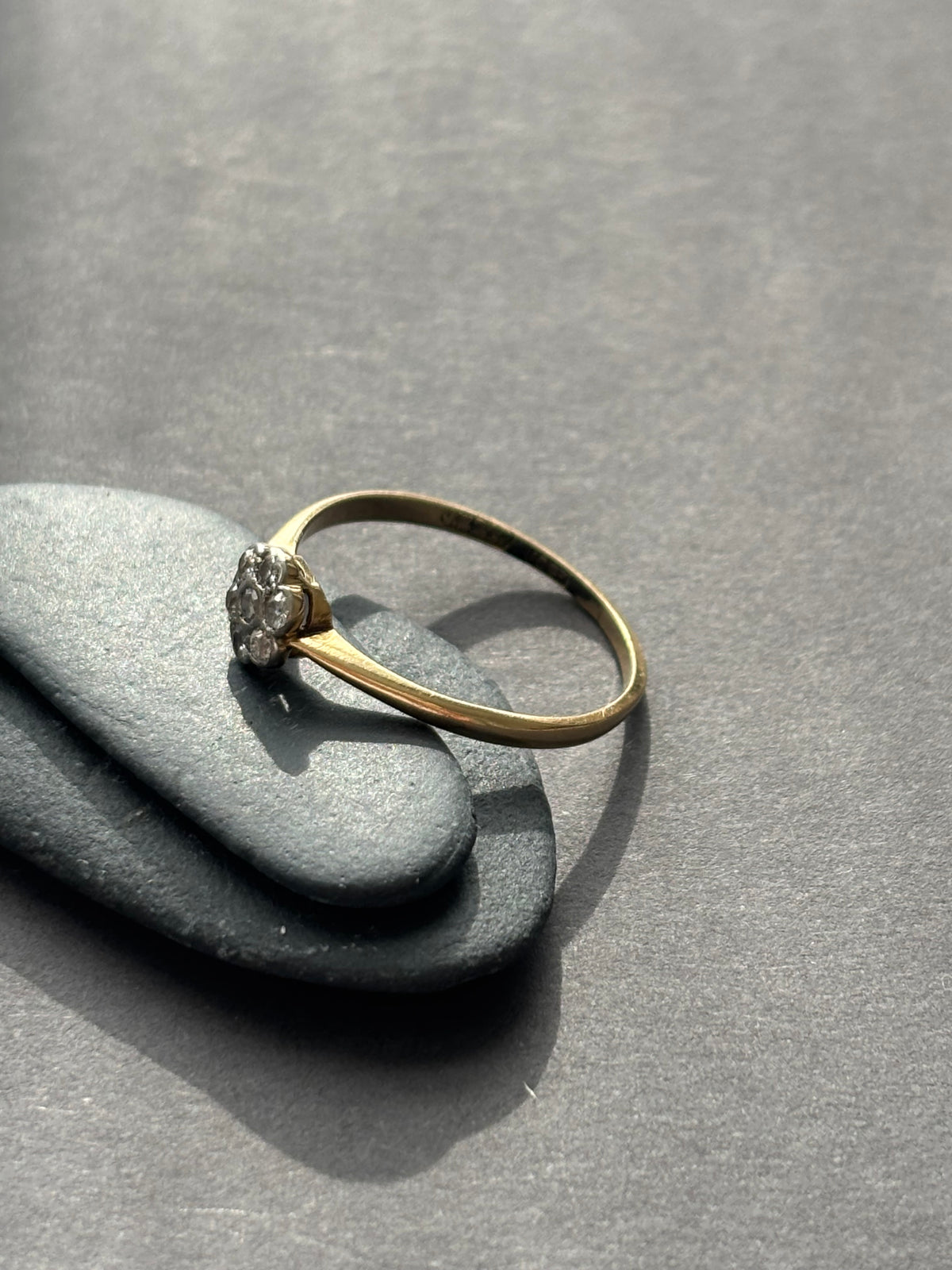 Vintage 18k Gold Old Cut Diamond Daisy Ring