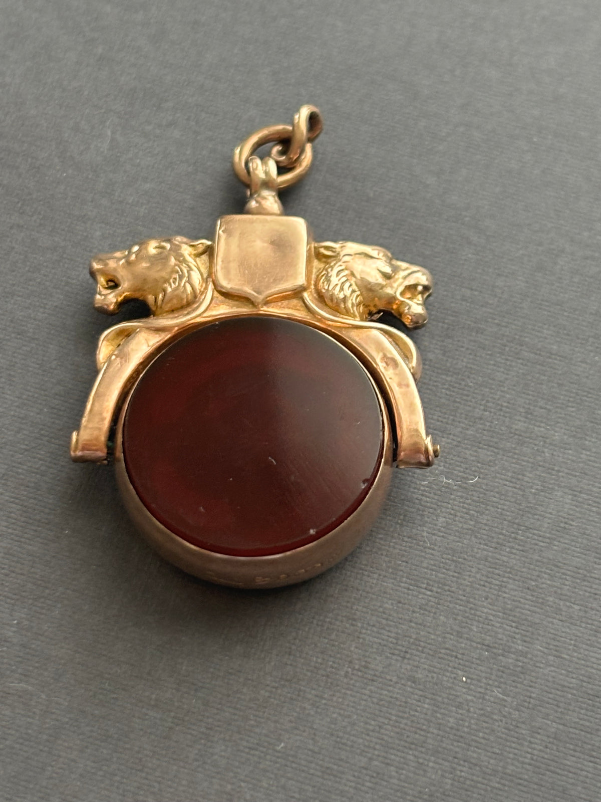 Vintage 9k Gold Lion Spinner Charm Bloodstone / Chalcedony