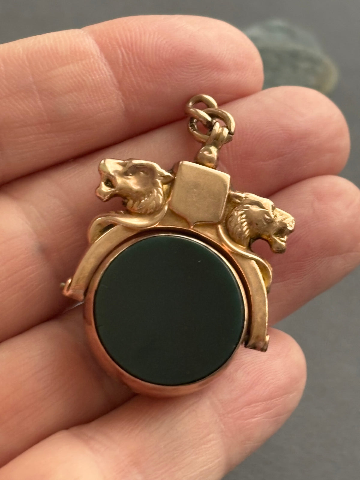 Vintage 9k Gold Lion Spinner Charm Bloodstone / Chalcedony