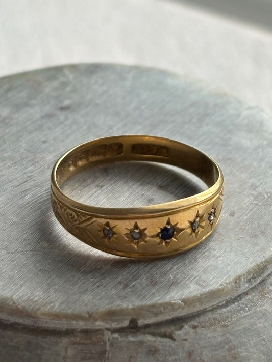 18k Gold Gypset Ring with Diamond and Sapphire