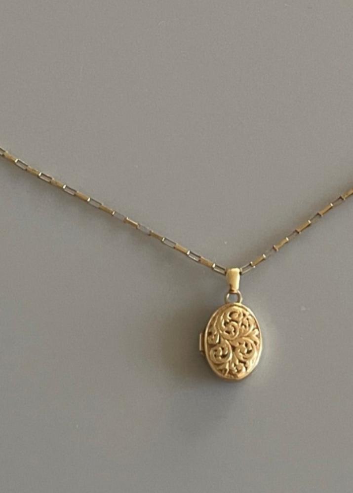 Vintage 9k Gold Chain with Engraved Locket