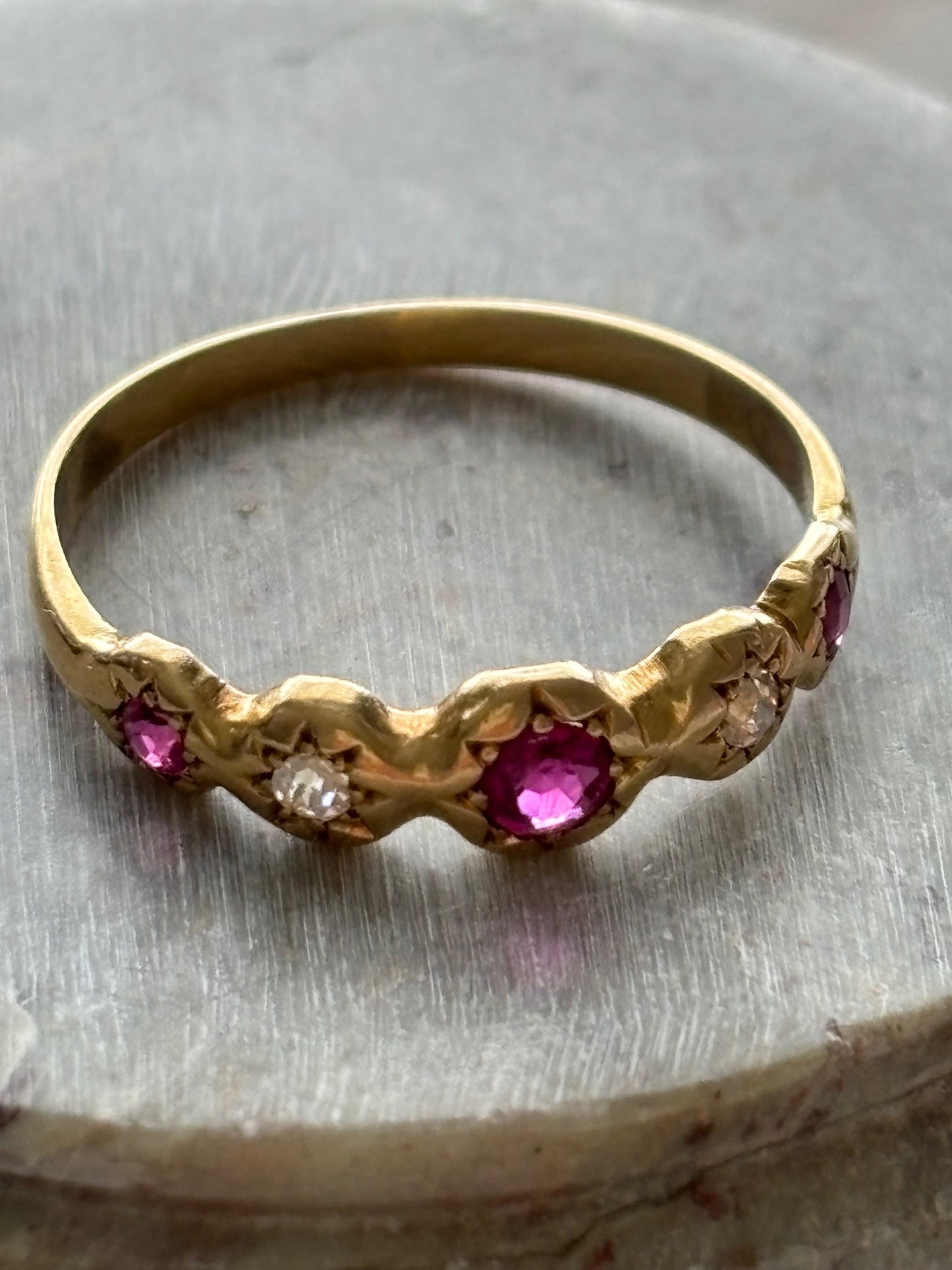 18k Gold 5 Stone Ring w Diamonds and Rubies