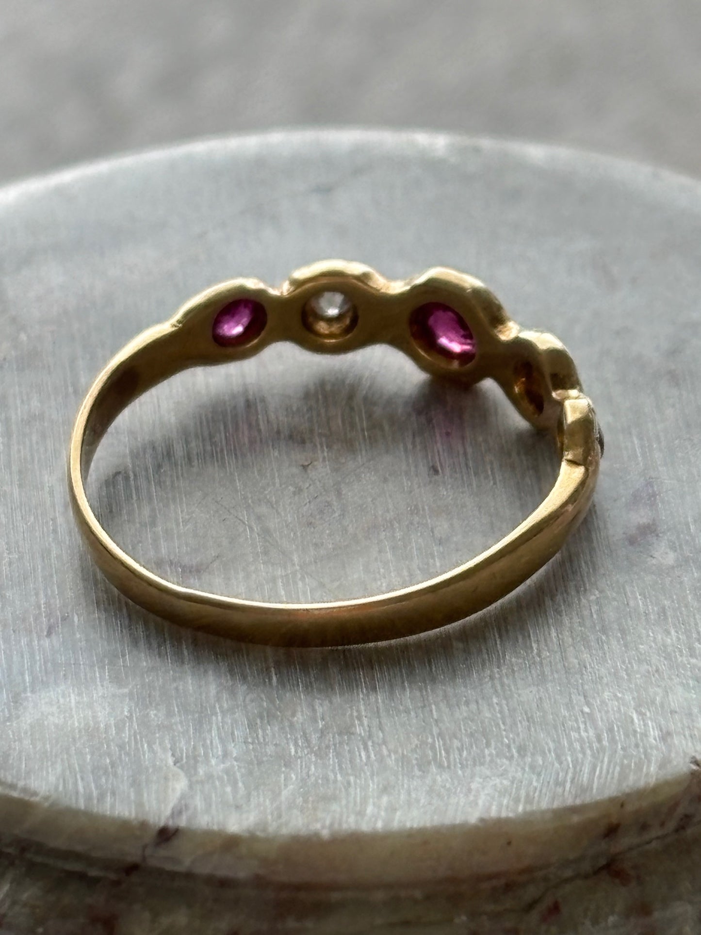 18k Gold 5 Stone Ring w Diamonds and Rubies